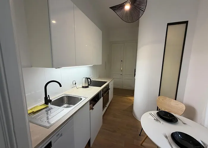 Cosy Modern Living In Penzing Apartman *