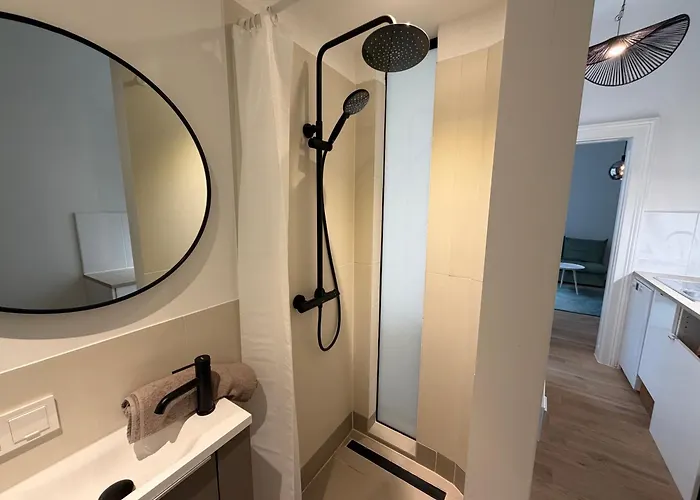 Cosy Modern Living In Penzing Apartman Bécs